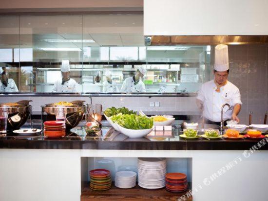 Aloha Oceanfront Suite Resort Lingshui  Buitenkant foto